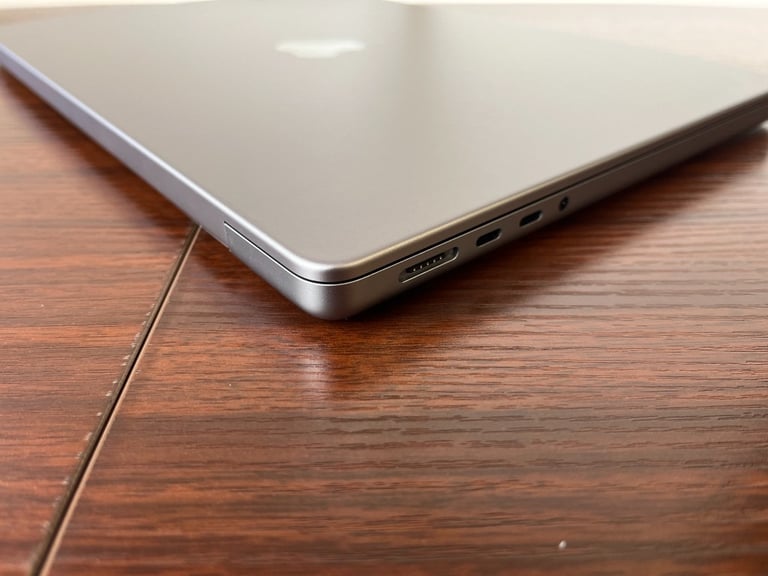 Apple MacBook Pro M3 14'' 16GB Ram 1TB SSD Adobe 2024 Logic Pro 11 Ableton