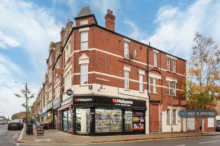 image for 3 bedroom flat in Stanton Court, London, N3 (3 bed) (#2650922)