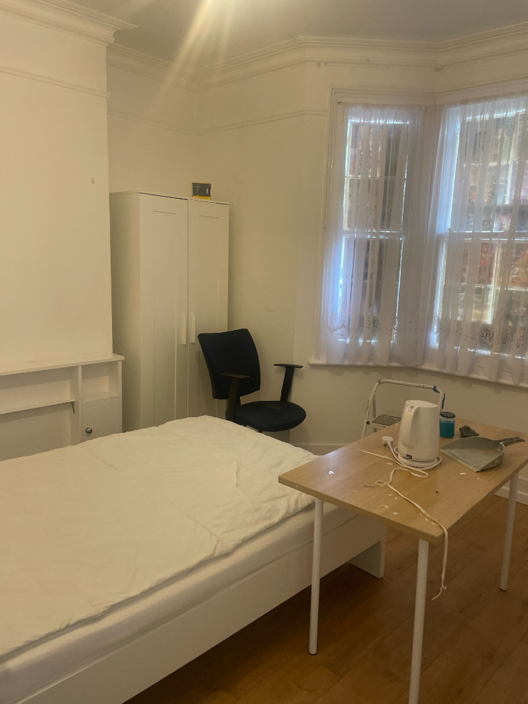 image for LARGE DOUBLE BEDSIT HARROW ROAD KENSAL GREEN NW10 