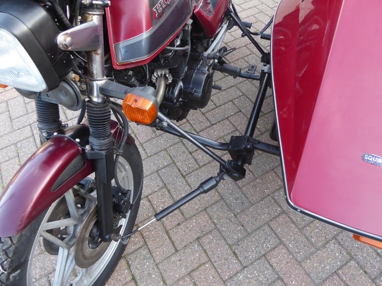 HONDA CB 450 SIDECAR OUT FIT SQUIRE SIDECAR HAD IT STARTS NEEDS A GOOD SERVICE