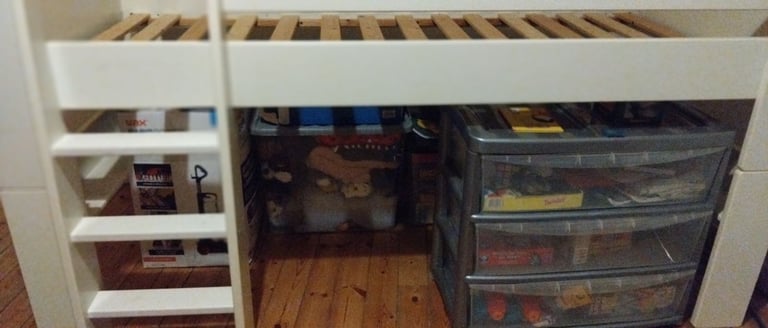 Cabin bed 