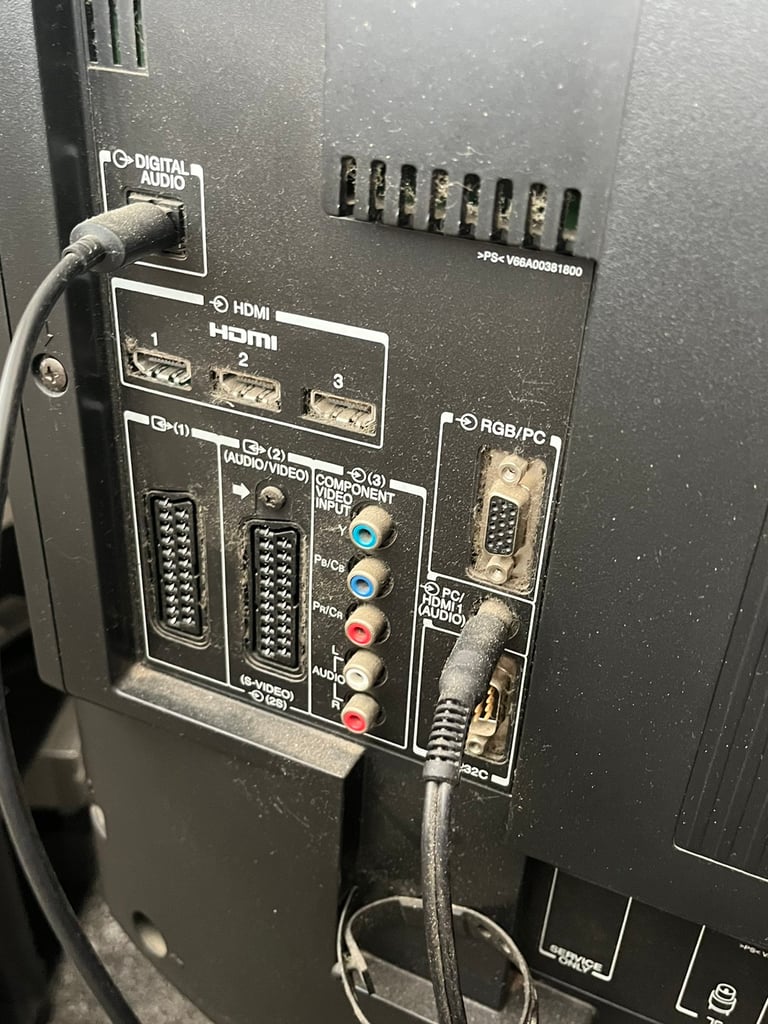 Toshiba 38 Inch Tv with Soundbar and TV stand