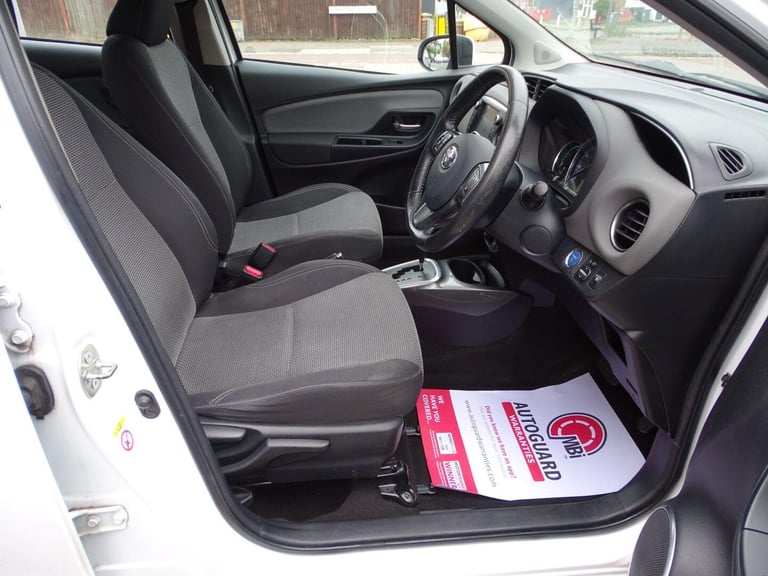 2015 Toyota Yaris 1.5 VVT-h Icon Hatchback 5dr Petrol Hybrid E-CVT Euro 6 (101 ps) HATCHBACK Petr...