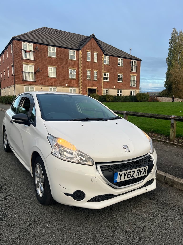 Peugeot, 208, Hatchback, 2012, Manual, 999 (cc), 3 doors