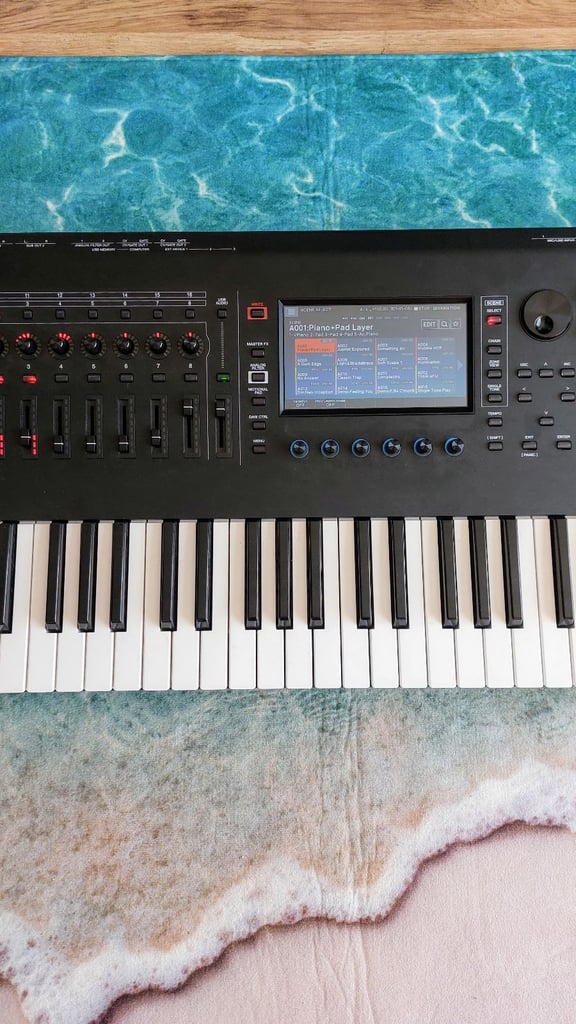 Roland FANTOM 7 Music Workstation. MINT. DELIVERY
