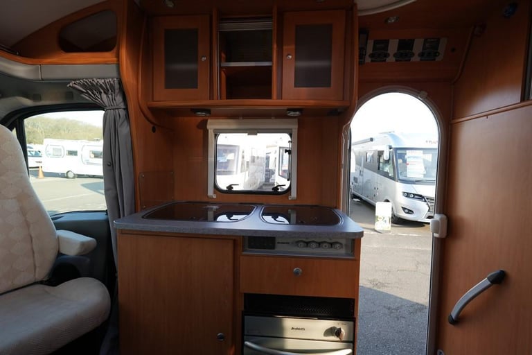 Dethleffs Globetrotter ESPRIT RT RENAULT 3 BERTH 4 TRAVEL SEAT MOTORHOME