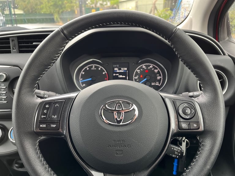  Toyota Yaris 1.5 Vvt I Y20 Bi Tone Hatchback 5dr Petrol Manual Euro 6 111 Ps