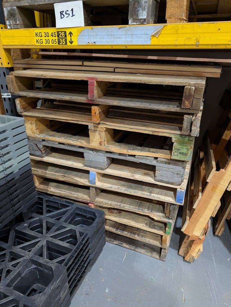 free pallets for burning / upcycling