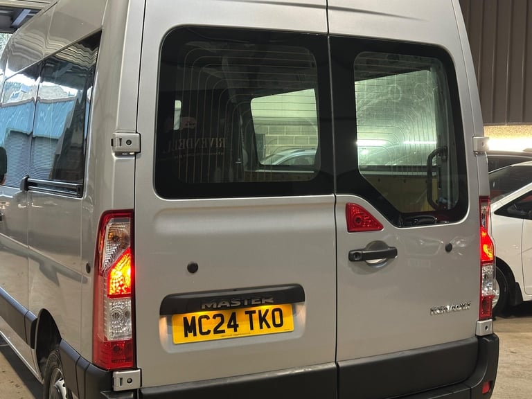 2024 Renault Master 2.3 dCi 35 Business FWD SWB Medium Roof Euro 6 4dr PANEL VAN Diesel Manual