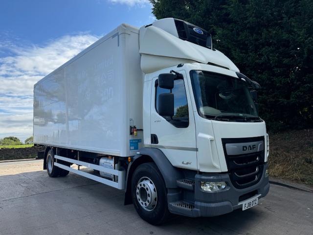 image for 2018 18 DAF LF 230 E6 25ft fridge box Carrier diesel freezer side door bulk head