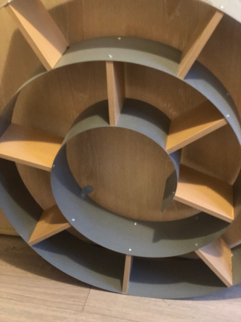 Designer style Kare snail wall shelf 