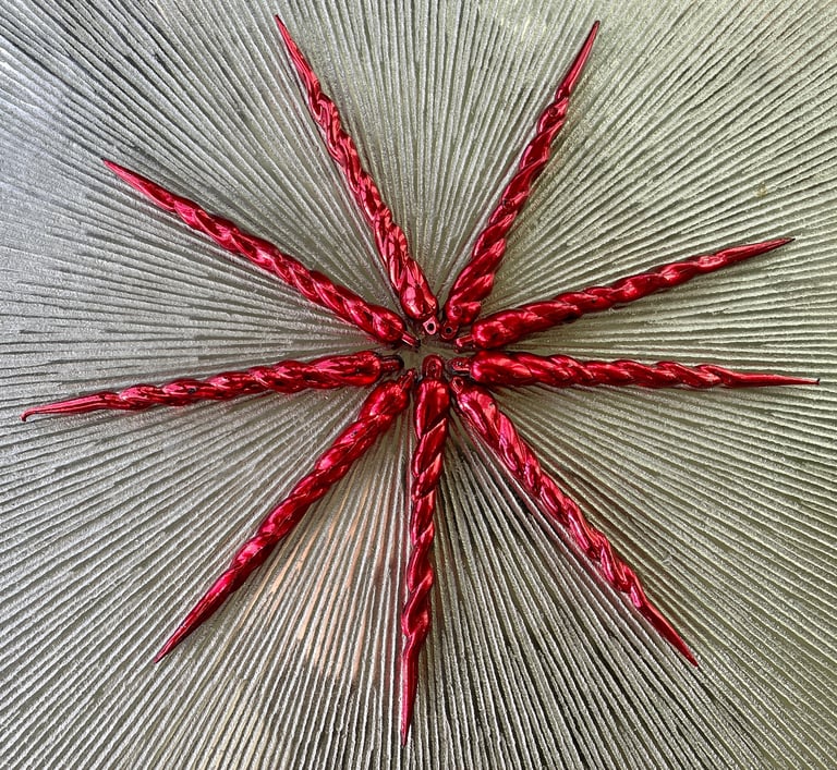  9 Red Vintage Icicles Christmas Tree Baubles Decorations 