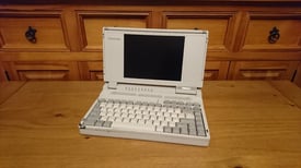 Vintage Toshiba T2000SXe 1991 i386 MS-DOS Laptop Computer