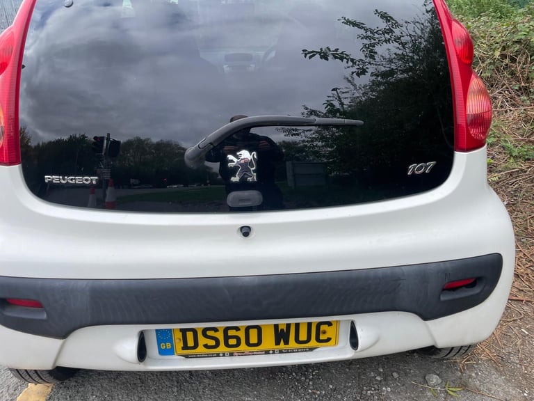 PEUGEOT 107 1.0 ENVY 60 REG WHITE 5 DOOR MOT FEBRUARY 2026 TAX £20 LOW INSURANCE 60+MPG