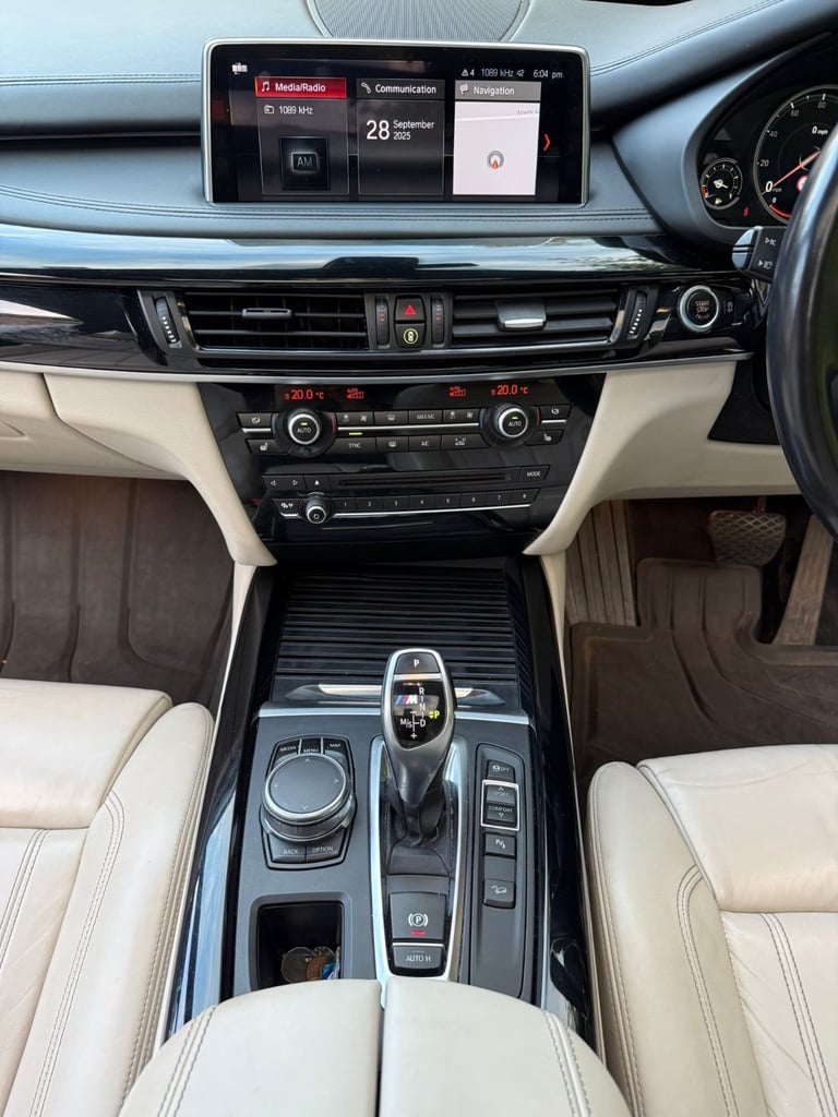 BMW X5 M50D 2017 7 Seats 3.0L Diesel,FSH,Pan Roof,HUD,Reverse Camera,M Performance Kit,Apple CarPlay