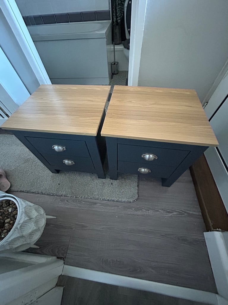 Stunning 4 piece bedroom furniture set 