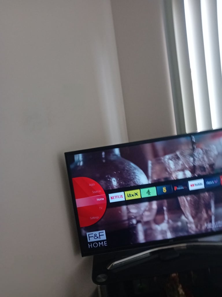 JVC 40 INCH SMART TV