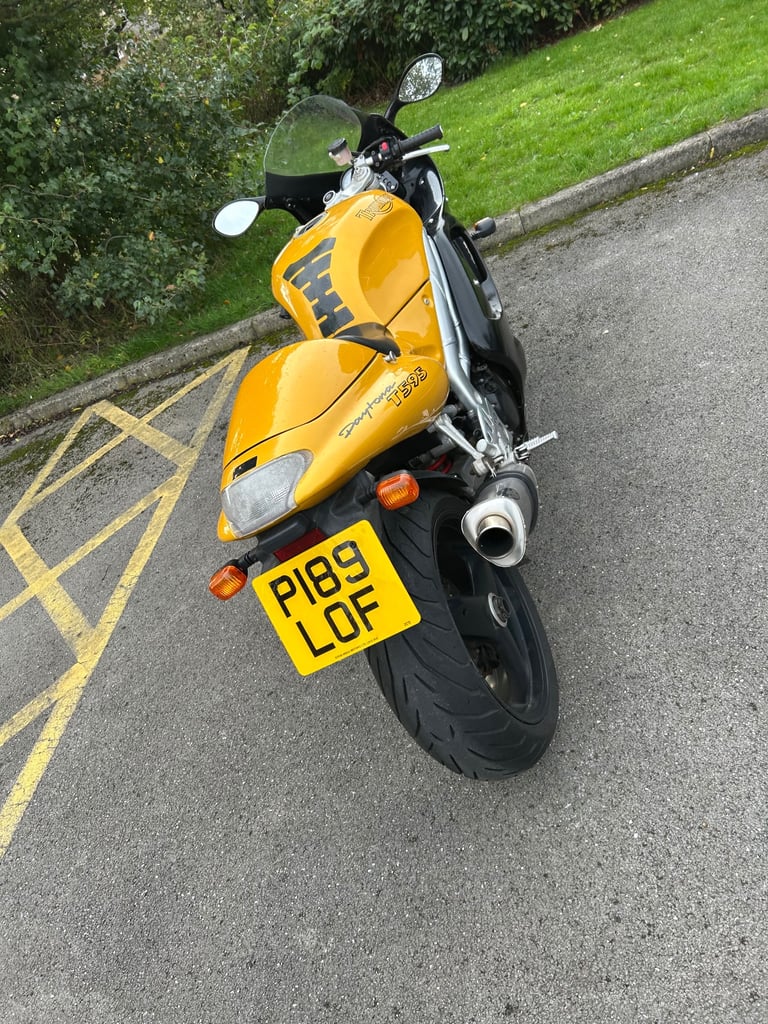 Triumph Daytona T595 + Biking Gear