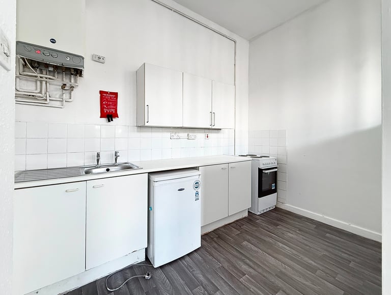 2 bedroom flat in 292 Newport Road, Cardiff, CF24 Book Online - The Rent Guru {793}