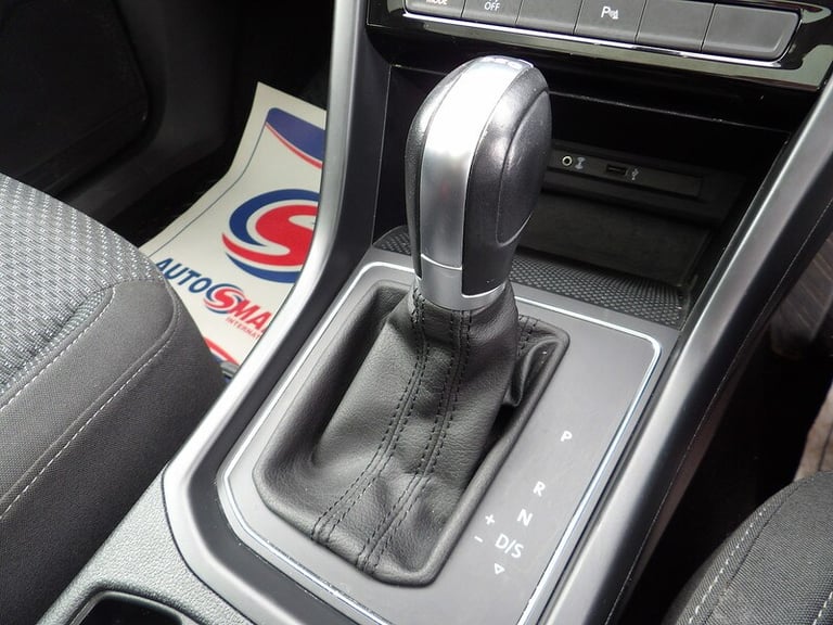 2018 Volkswagen Touran 2.0 TDI SE Family 5dr DSG MPV DIESEL Automatic