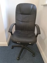 Black Executive Chair (Adjustable) with arm