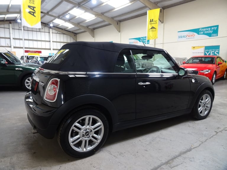 Mini Convertible 1.6 Cooper 2dr Automatic **LOW MILEAGE*ONLY 26000 MILES**