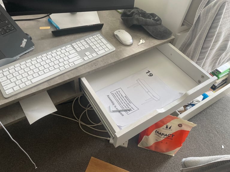 FREE DESK