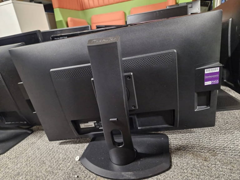 Monitors DELL IIYAMA HDMI in bulk available for sale.