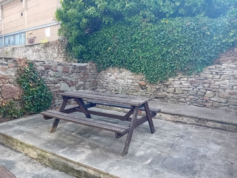 4 DOUBLE ROOMS IN WESTBURY STREET HOUSE TO RENT- STRICTLY STUDENTS ONLY.
