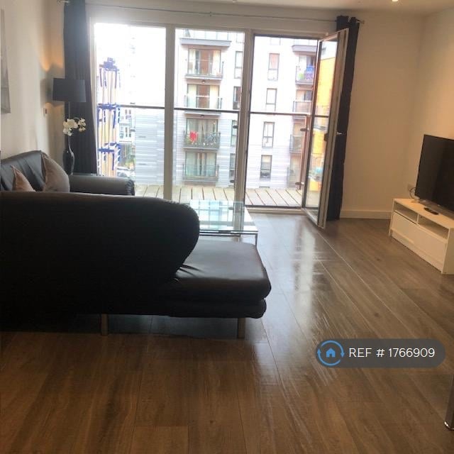 2 bedroom flat in Railway Terrace, Slough, SL2 (2 bed) (#1766909)