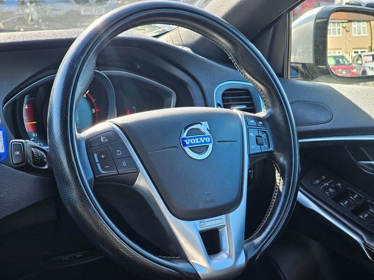 2013 Volvo V40 1.6 D2 R-Design Euro 5 (s/s) 5dr HATCHBACK Diesel Manual