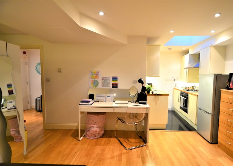 Stunning Studio Flat Available Near South Wimbledon Tube St - SW19