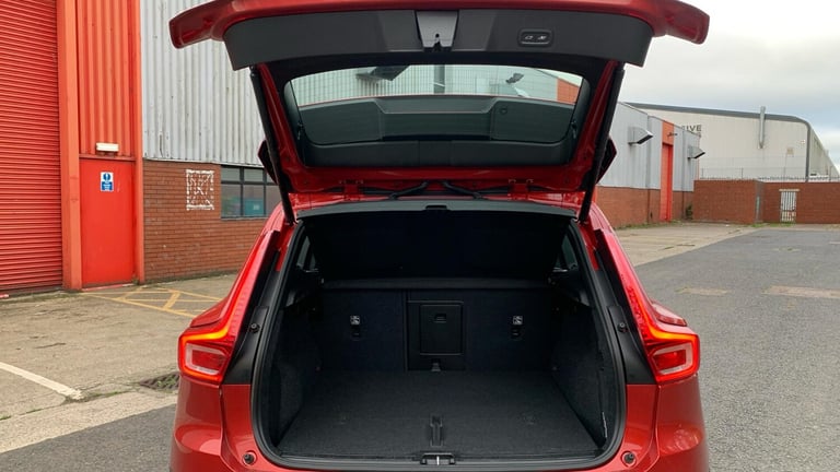 2024 Volvo XC40 2.0 B4 MHEV Plus SUV 5dr Petrol Hybrid DCT Auto Euro 6 (s/s) (197 ps) ESTATE Petr...