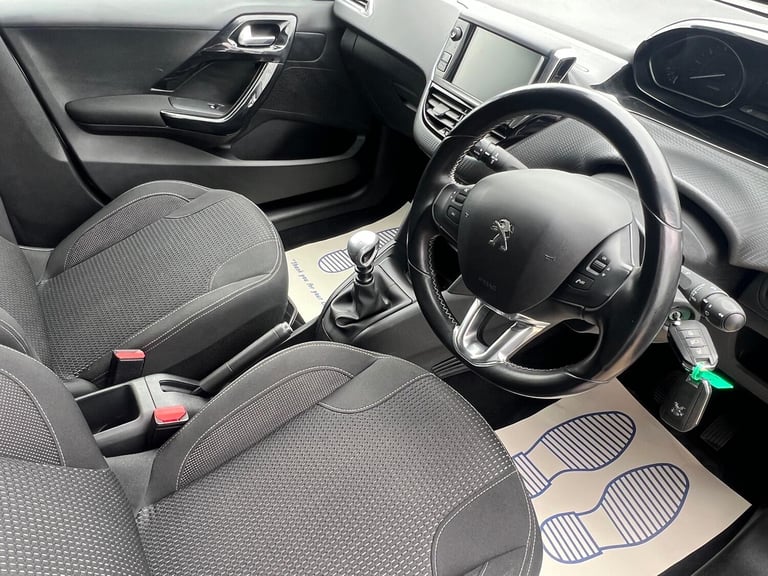 PEUGEOT 208 1.2 PureTech Tech Edition White Manual Petrol 2019
