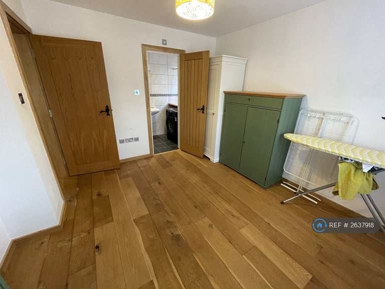 5 bedroom house in Wellesley Avenue, Iver, SL0 (5 bed) (#2637918)