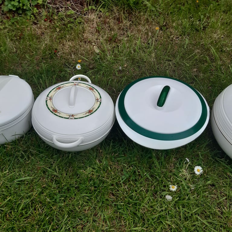 Insulated food containers / hot pots