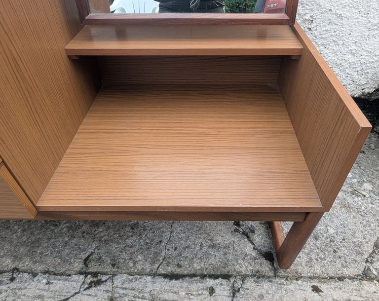 VINTAGE DRESSING TABLE/BEDROOM UNIT - FREE DELIVERY!