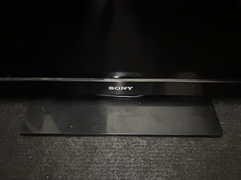 Sony LCD digital 43 TV , remote and manual 