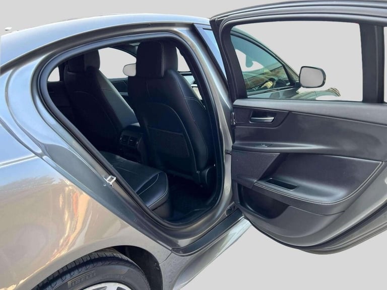 2019 Jaguar XE 2.0d R-Sport Saloon 4dr Diesel Auto Euro 6 (s/s) (180 ps) Saloon Diesel Automatic