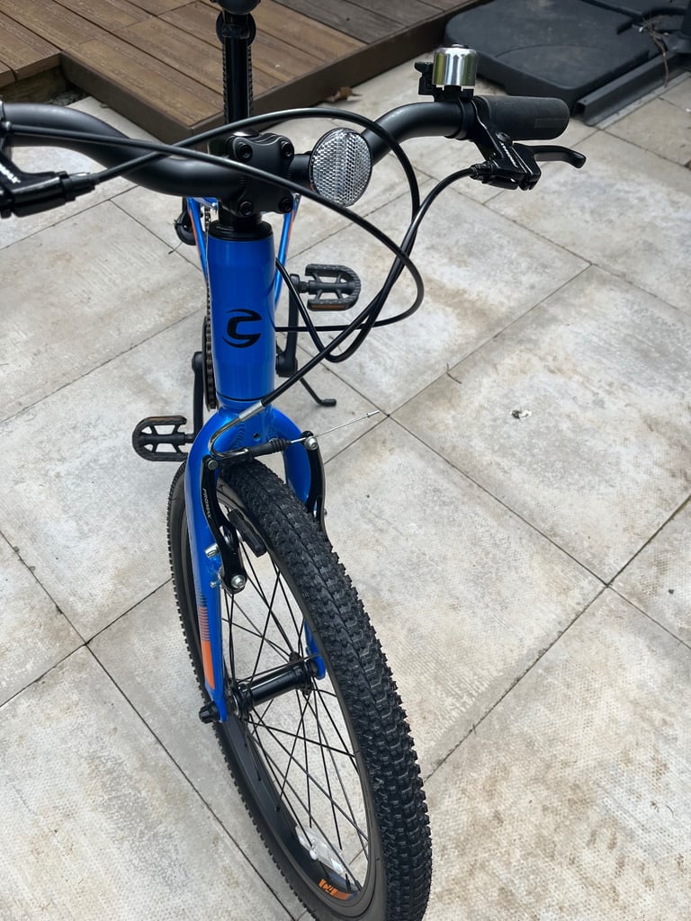 Practically new. Cannondale, Quick, Childs Mountain Bike, Electric Blue. 