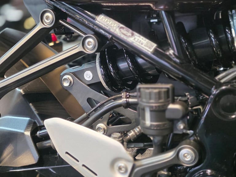 2018 KAWASAKI ZR Z900 RS 1 OWNER 4,900 MILE'S 