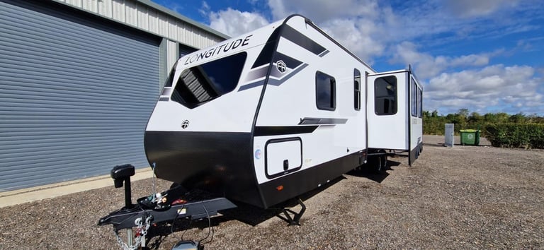 Forest River East To West Longitude 319BH American Caravan 5th Wheel