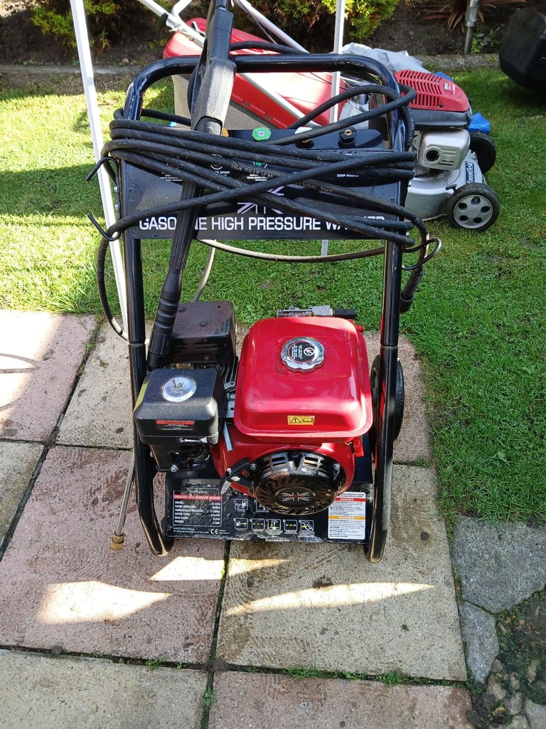 Petrol pressure washer 