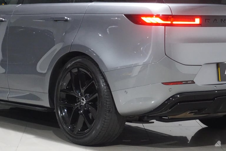 2023 Land Rover Range Rover Sport 3.0 D300 MHEV Dynamic SE SUV 5dr Diesel Auto 4WD Euro 6 (s/s) (...