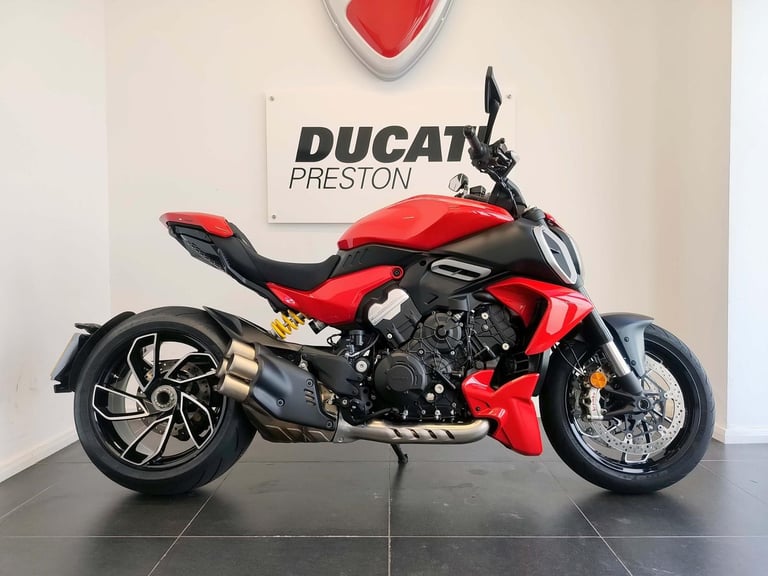 image for 2025 Ducati Diavel V4 Red 700 Miles | £339 Dep & £339 pcm