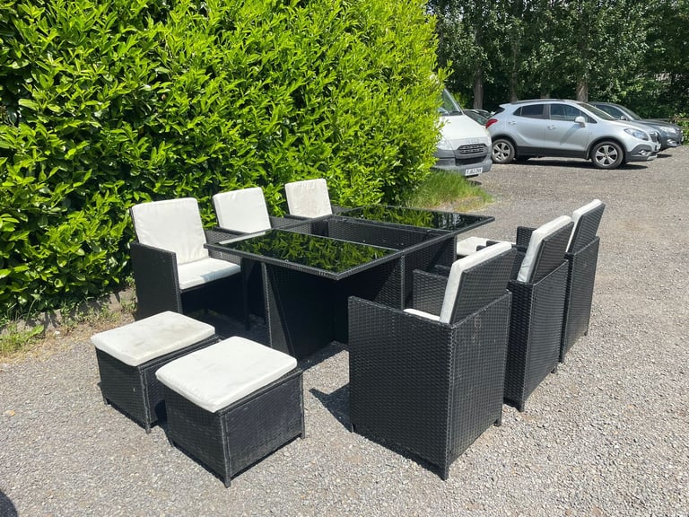 FREE DELIVERY 🚚 HUGE CUBE 10 SEATER OUTDOOR FURNITURE GOOD CONDITION