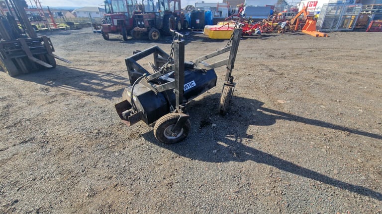 Tractor three point slewtic hydraulic sweeper brush ex condition 
