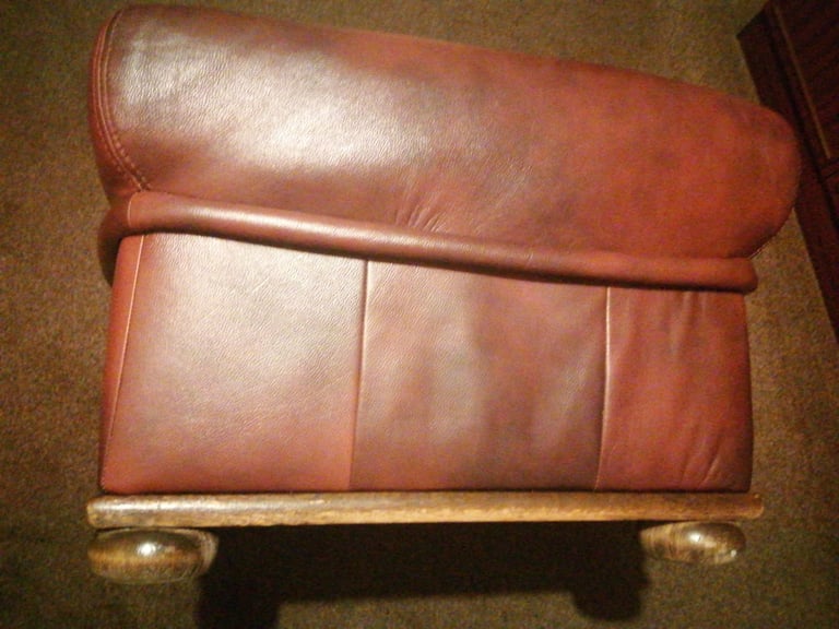 AS NEW SQUARE LEATHER LOOK PUFFA