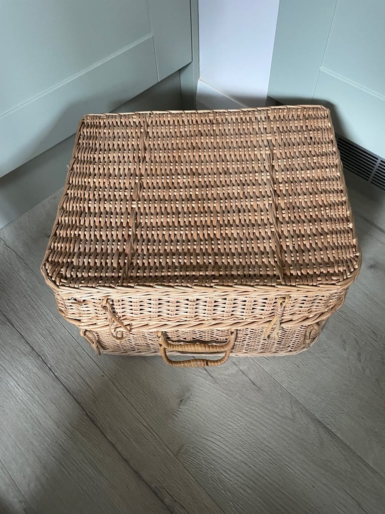 Large Whicker Picnic Basket
