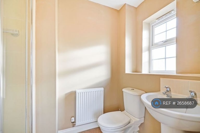 5 bedroom house in Sparnock Grove, Truro, TR1 (5 bed) (#2658687)